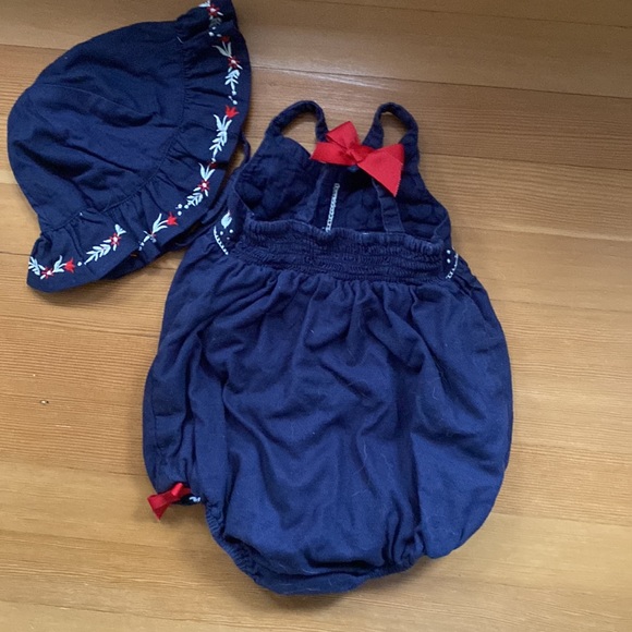 Tommy Bahama hat and romper set with embroidery and bow detail. EUC. 18M - Picture 2 of 3